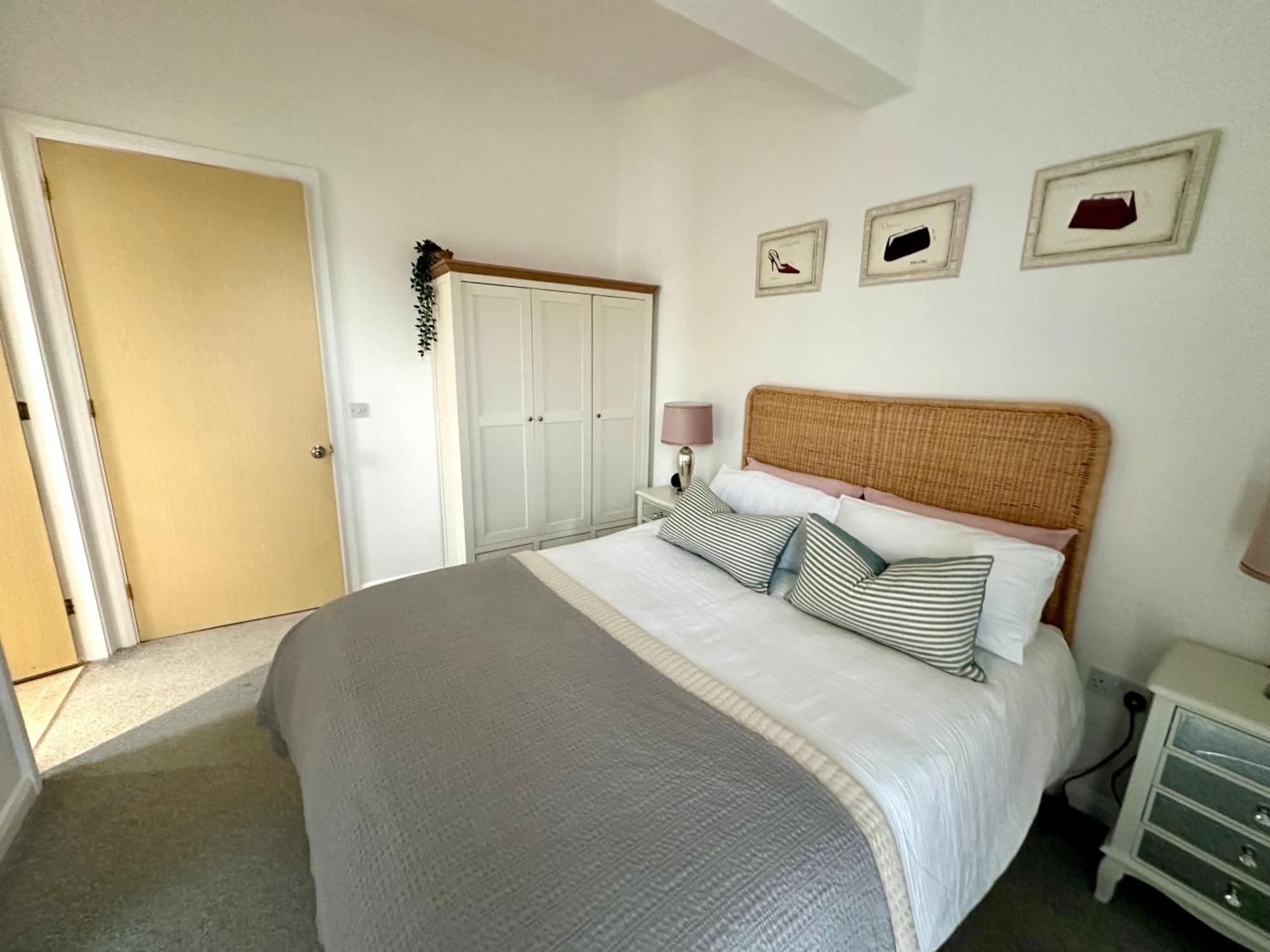 Ao & Etihad Stadium 6 Guest Stay- 3 Bedroom Central House With Parking & Wi Fi Manchester Exterior photo