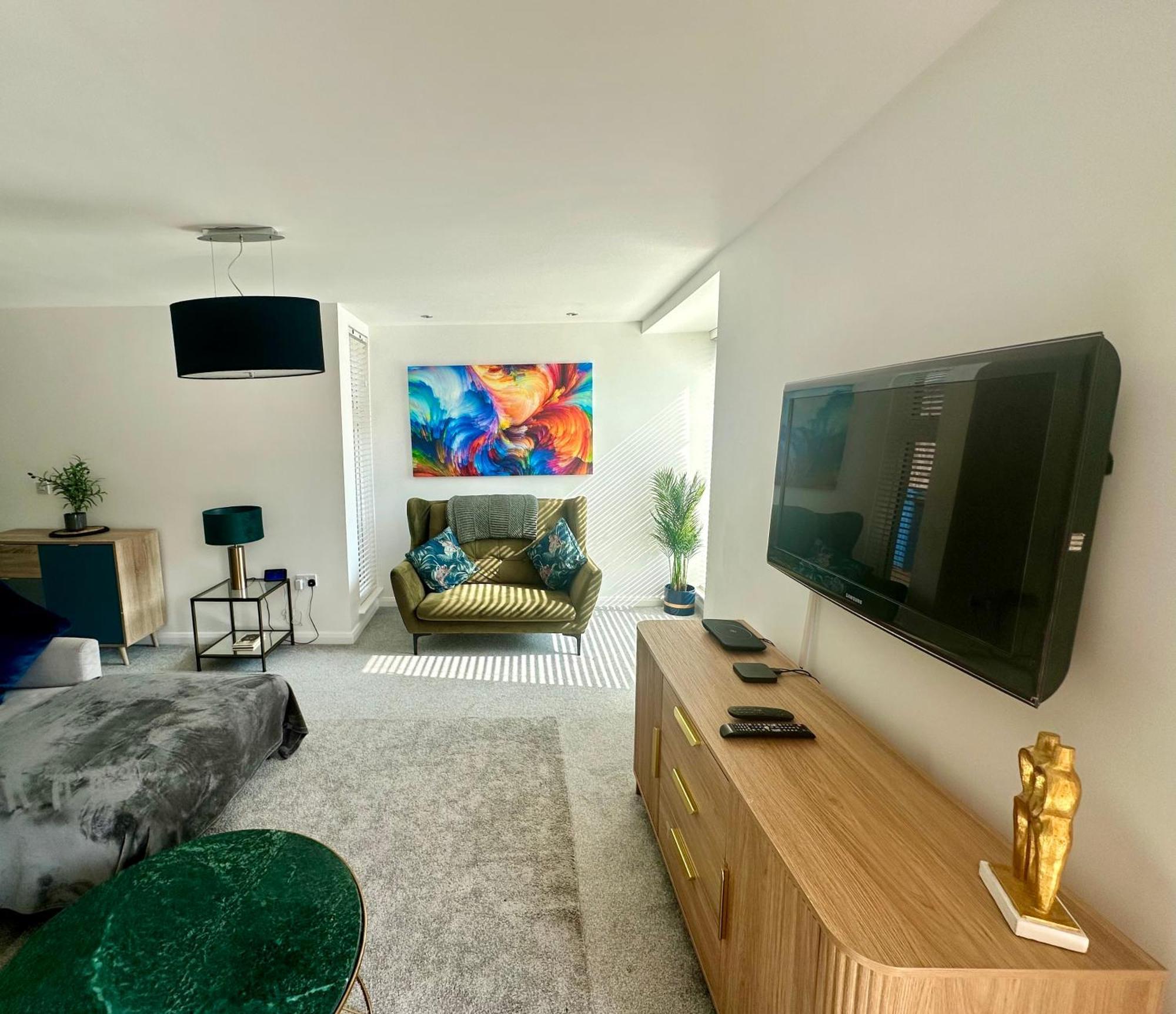 Ao & Etihad Stadium 6 Guest Stay- 3 Bedroom Central House With Parking & Wi Fi Manchester Exterior photo